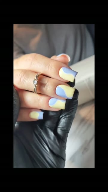 Pastelowy manicure geometryczny